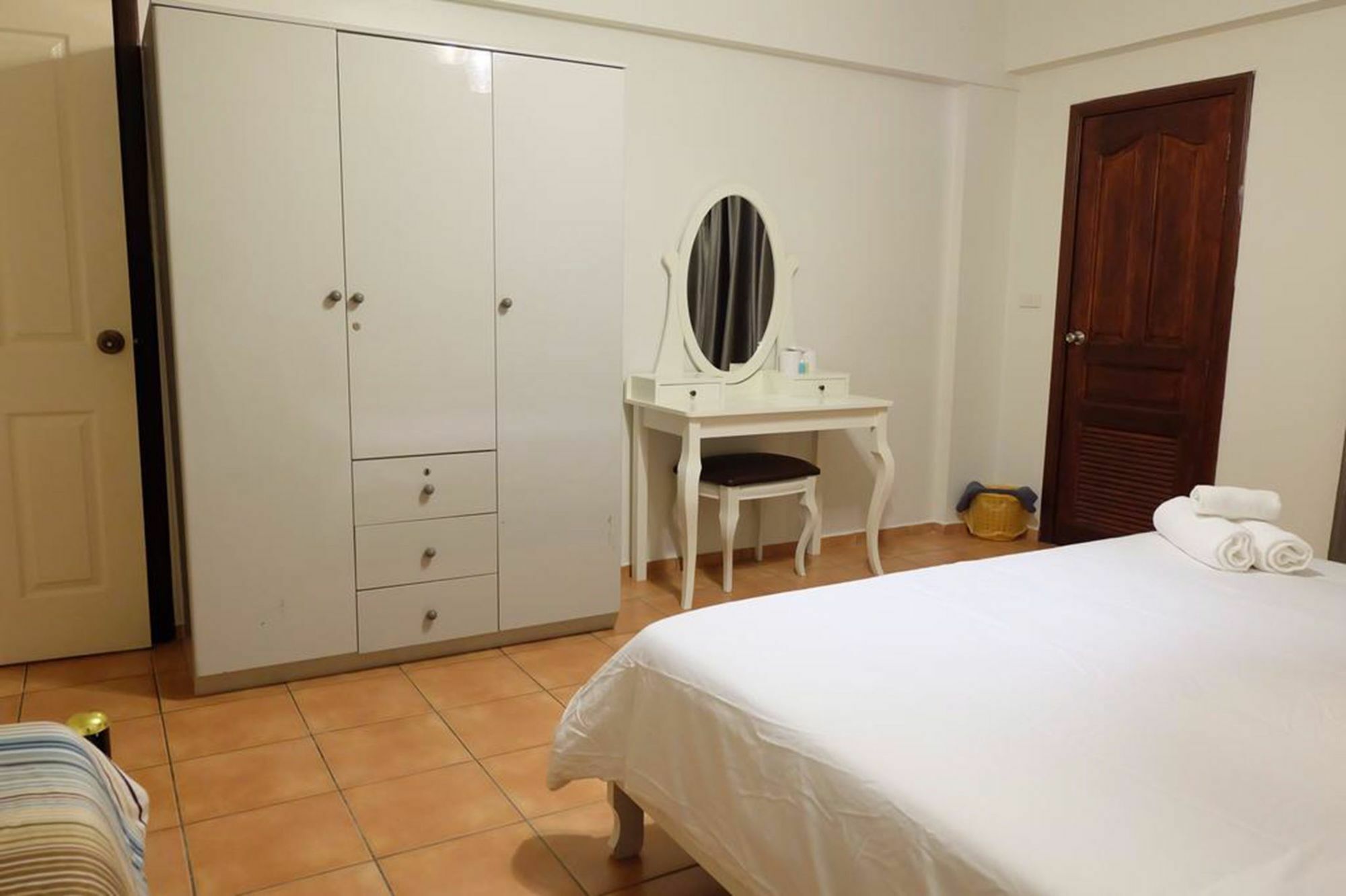 Lomsabai Apartments بانغسين المظهر الخارجي الصورة